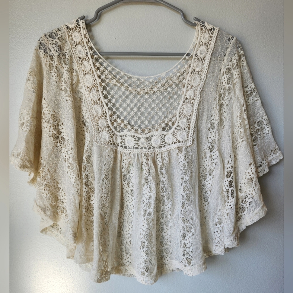 Vivid Importers of NY lace shirt size small
